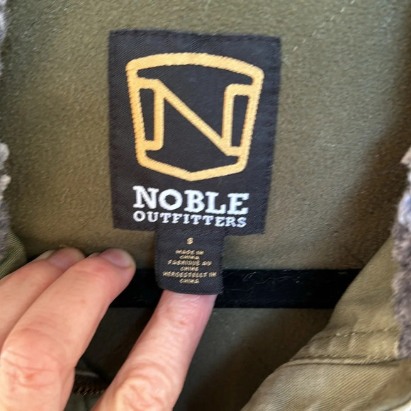 Noble Outfitters green quilted vest size small - Picture 4 of 4